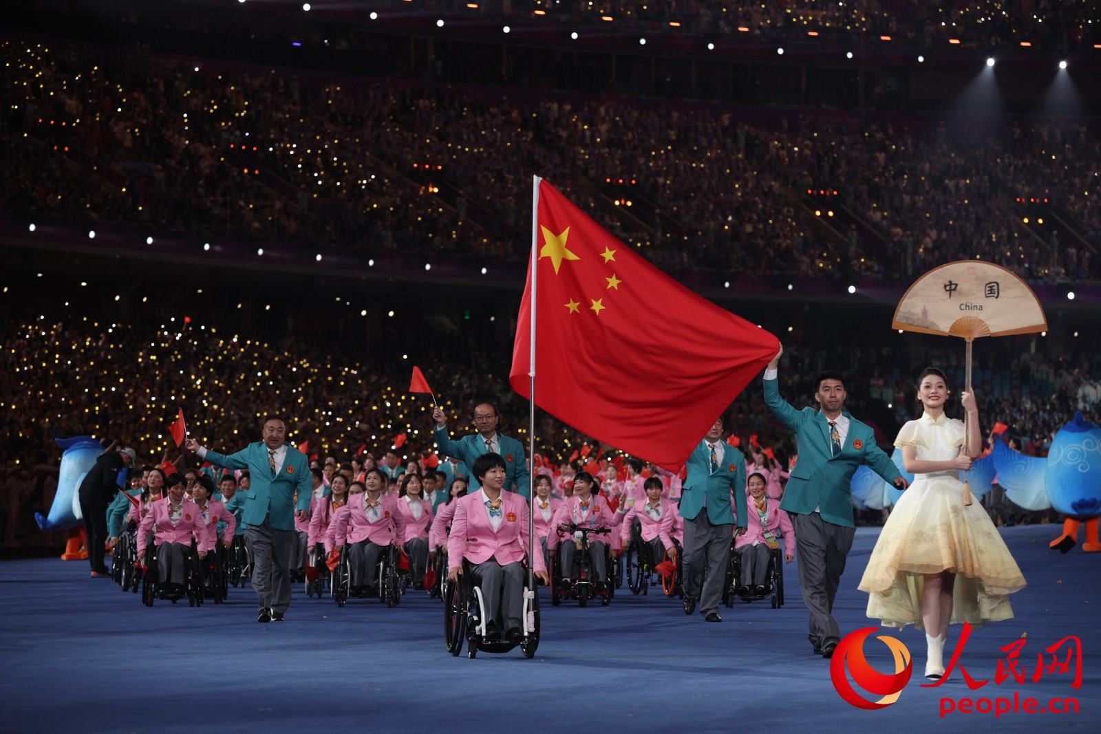 開幕式上，中國體育代表團入場。人民網(wǎng) 周靜圓攝