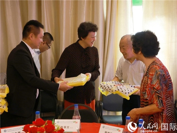 當(dāng)?shù)貢r間10月23日，國務(wù)院僑務(wù)辦公室主任陳旭在巴西華人文化交流協(xié)會會館出席里約僑界舉辦的重陽節(jié)敬老聯(lián)歡活動。人民網(wǎng)記者 陳海琪攝