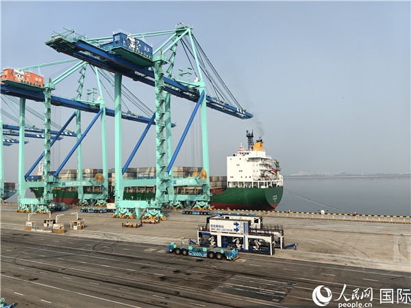 天津港北疆港區(qū)C段智能化集裝箱碼頭。人民網(wǎng)記者 符園園攝