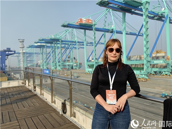 阿根廷公共電視臺記者萊蒂西亞接受采訪。人民網(wǎng)記者 符園園攝