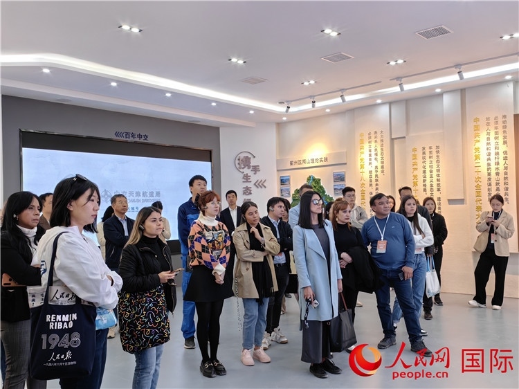 媒體記者探訪薊州礦山生態(tài)修復項目。人民網(wǎng)記者 符園園攝