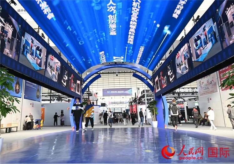 11月7日上午，2023年世界互聯(lián)網(wǎng)大會(huì)“互聯(lián)網(wǎng)之光”博覽會(huì)在浙江烏鎮(zhèn)開幕。人民網(wǎng)記者 葉賓得攝