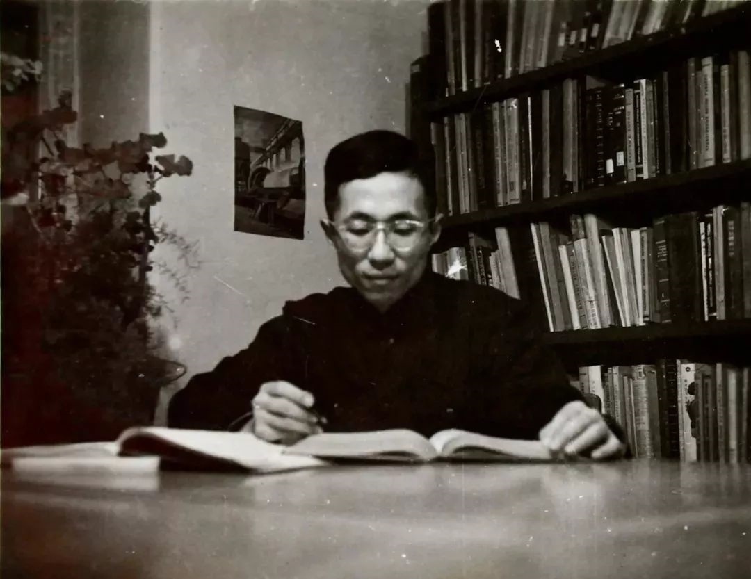 青年時(shí)期的秦裕琨。哈爾濱工業(yè)大學(xué)供圖