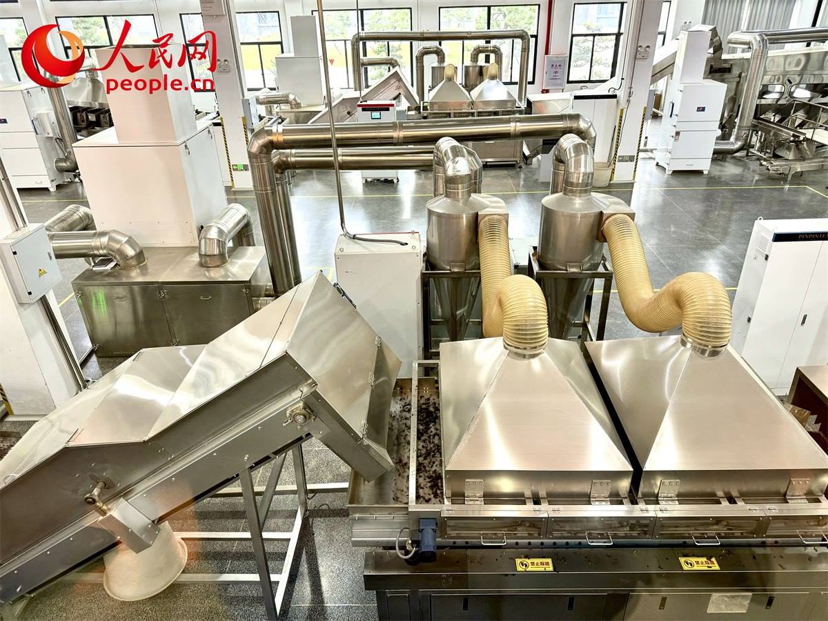 品品香白茶精制自動(dòng)化生產(chǎn)廠房。人民網(wǎng)記者 劉微攝