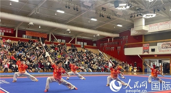 中國武術(shù)隊(duì)員表演現(xiàn)場。人民網(wǎng)記者 鄧圩攝