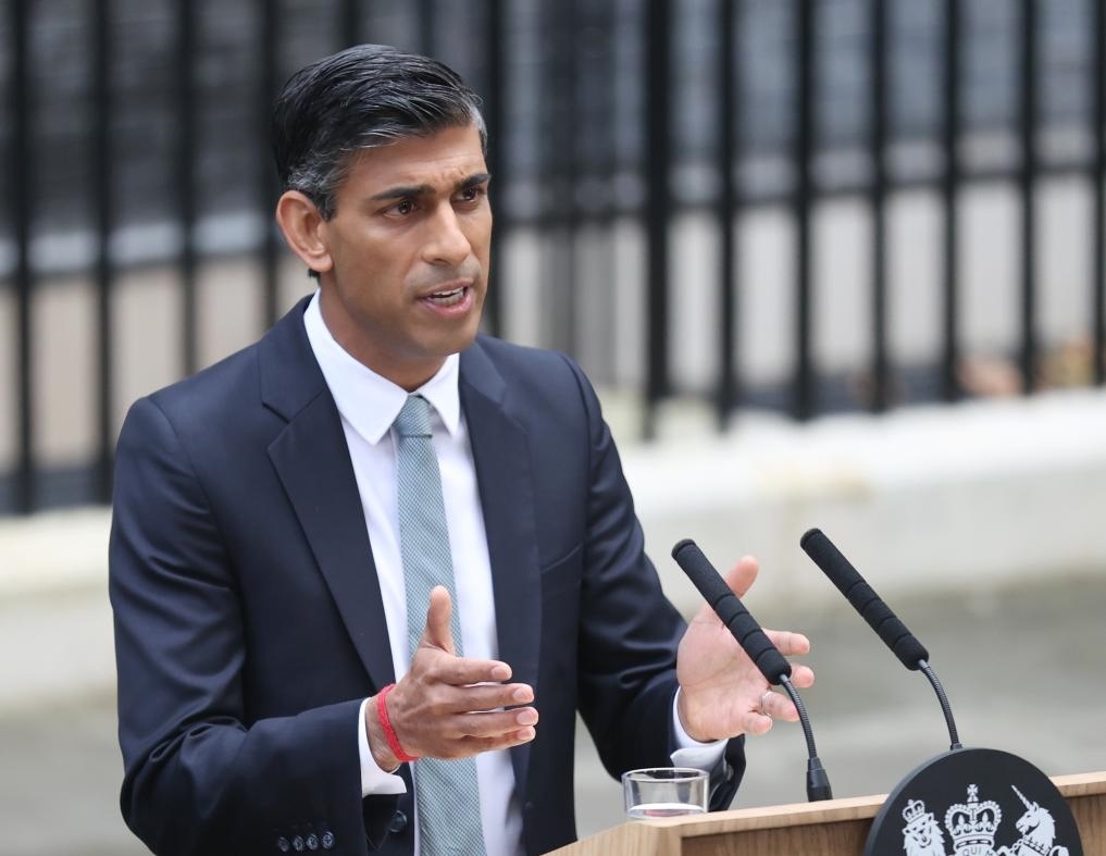 2022年10月25日，里希·蘇納克在英國倫敦唐寧街10號首相府前發(fā)表講話。新華社記者李穎攝