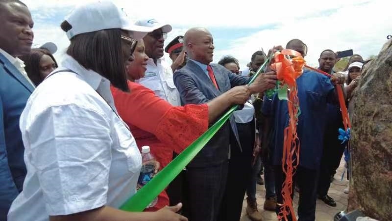 嘉賓為學(xué)校剪彩。主辦方供圖