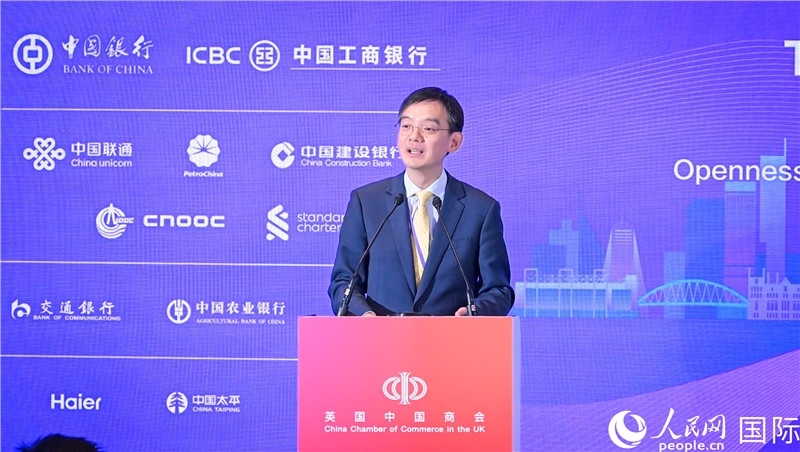 1. 英國中國商會會長、中國銀行倫敦分行行長方文建 致歡迎辭。郭錦標攝_副本