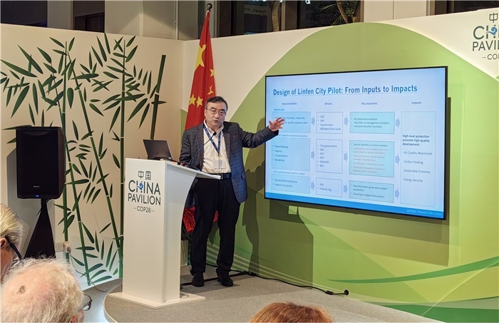 能源基金會(huì)首席執(zhí)行官兼中國區(qū)總裁鄒驥發(fā)言。COP28中國角供圖