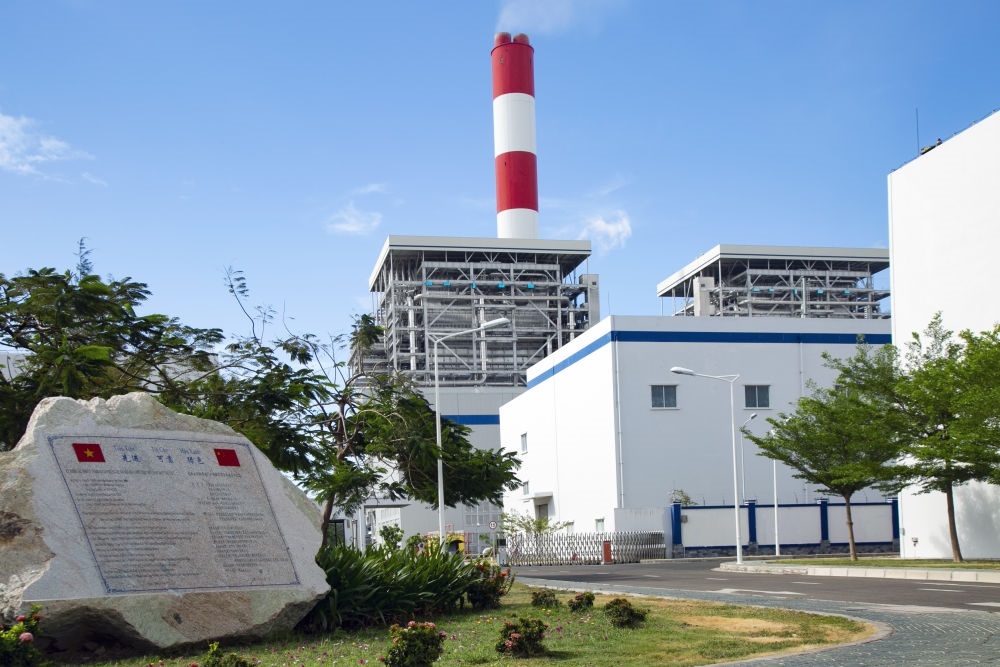 這是2021年3月24日在越南平順省拍攝的越南永新燃煤電廠一期BOT項(xiàng)目廠區(qū)。新華社發(fā)（南方電網(wǎng)越南永新公司供圖）