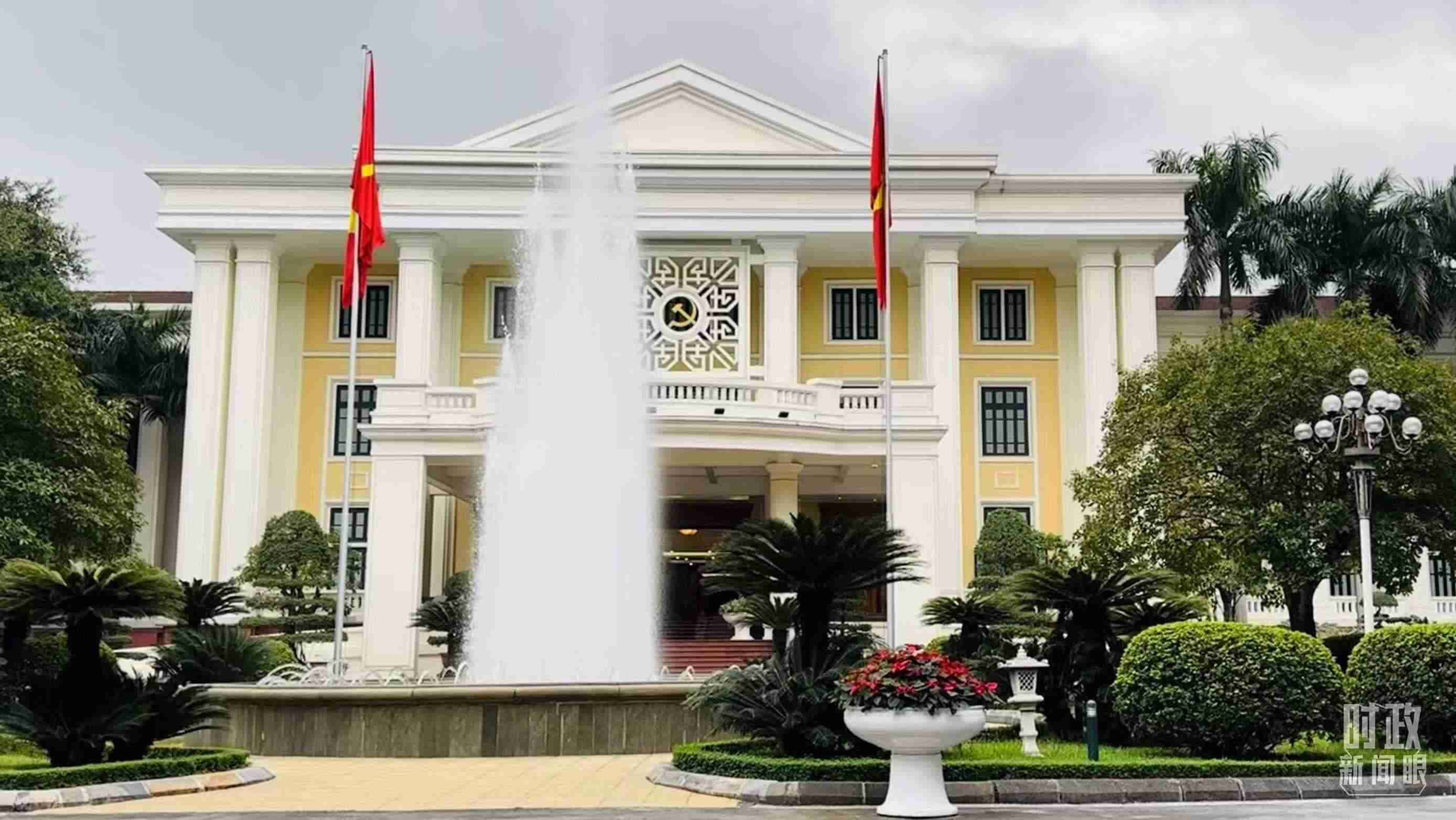 △越共中央駐地。當(dāng)?shù)貢r間12月12日下午，習(xí)近平在這里同阮富仲舉行會談。（總臺央視記者范一鳴拍攝）