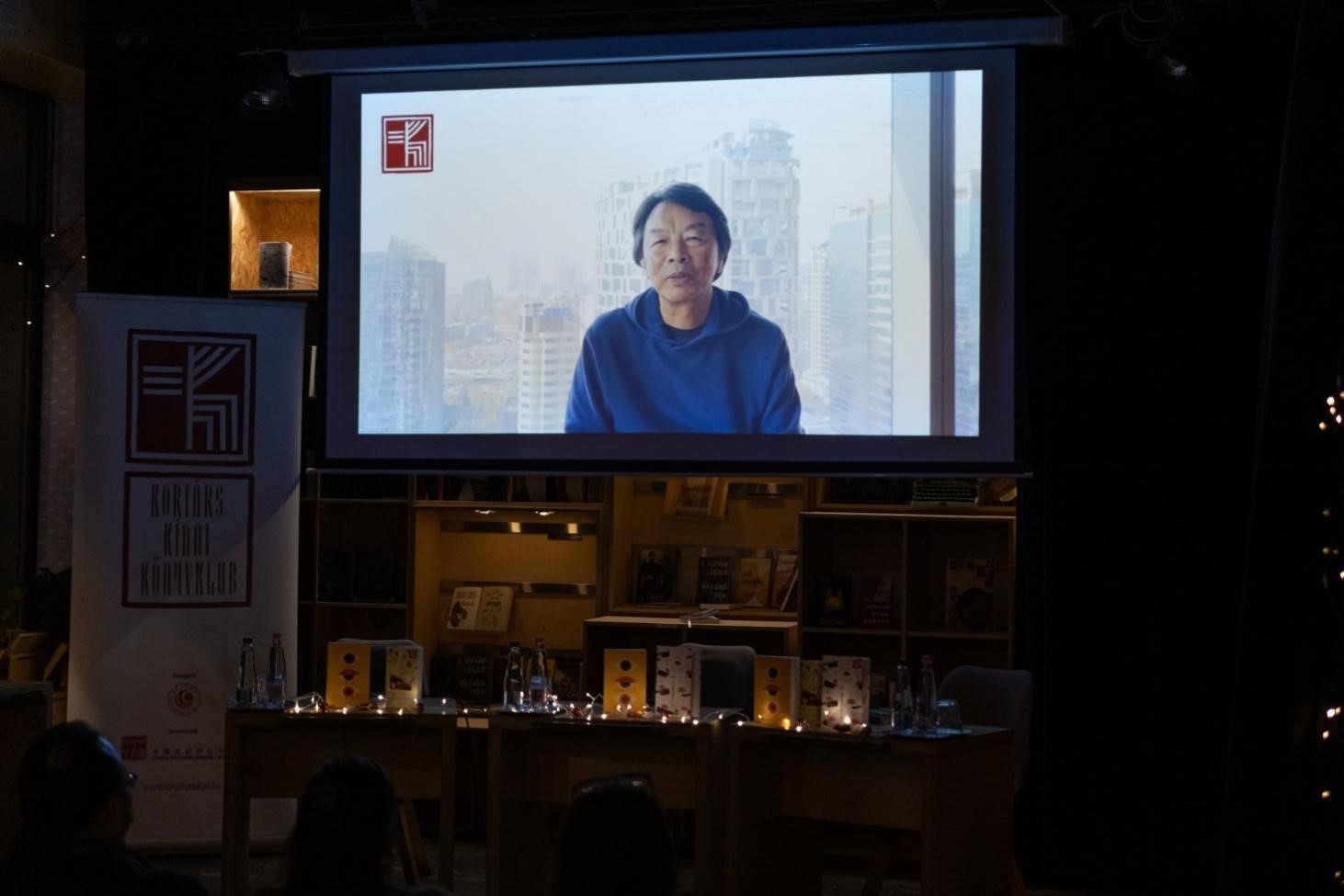 劉震云通過(guò)視頻介紹小說(shuō)。摩爾多瓦尼·巴爾納巴斯攝