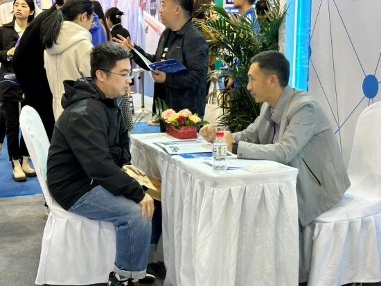 沈陽招聘會(huì)現(xiàn)場(chǎng)。人民網(wǎng)記者 尹柏寒?dāng)z