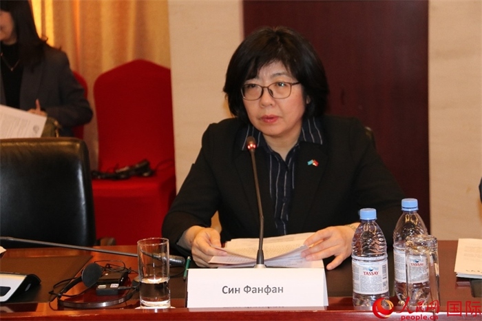 中國駐哈薩克斯坦大使館公使銜參贊邢芳芳致辭。人民網(wǎng)記者 李強(qiáng)攝