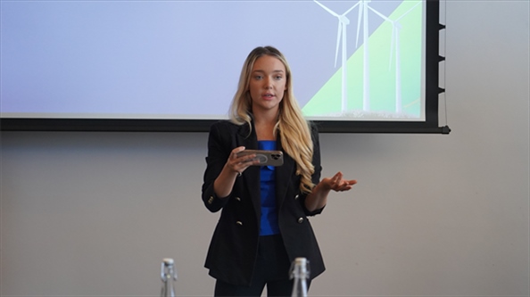 南非駐亞洲和金磚國家無任所大使蘇克拉爾代表吉娜·布朗發(fā)言。 人民網(wǎng) 張茜攝