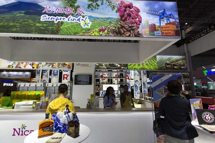 2023年11月6日在第六屆進(jìn)博會(huì)國家展拍攝的尼加拉瓜展臺(tái)。