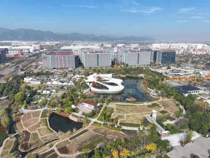 有機(jī)更新后的義烏城西街道橫塘村俯瞰圖。義烏城西街道供圖