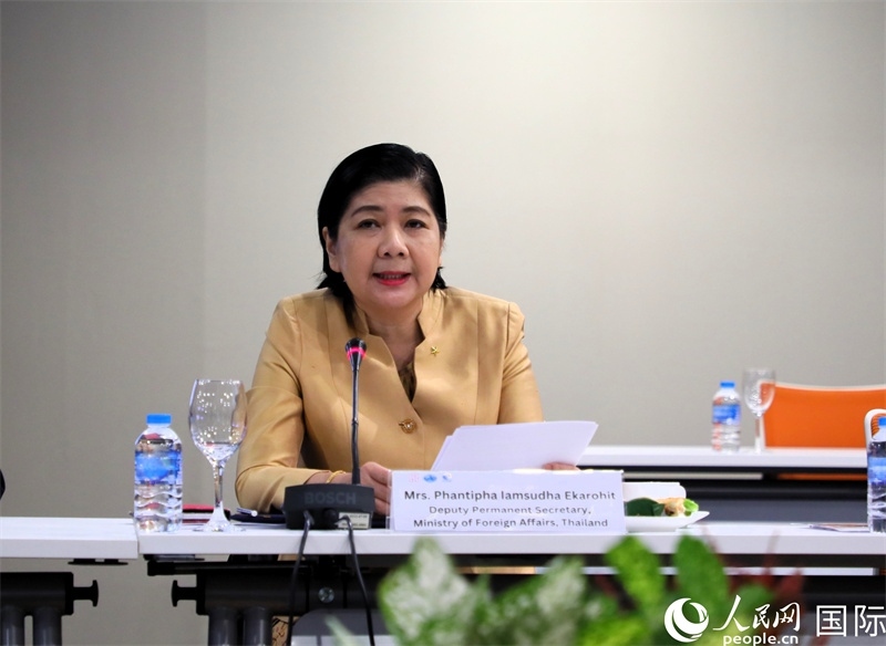 泰國(guó)外交部副次長(zhǎng)潘提帕作主旨發(fā)言。人民網(wǎng)記者 白元琪攝