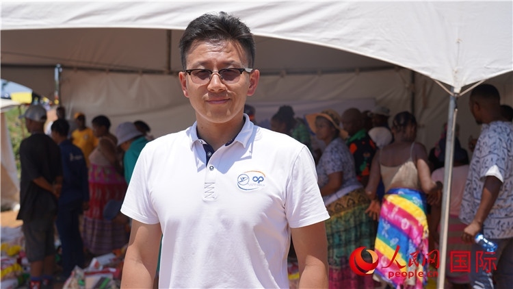 延鋒彼歐南非公司總經(jīng)理張鑫發(fā)言致辭。人民網(wǎng) 張茜攝