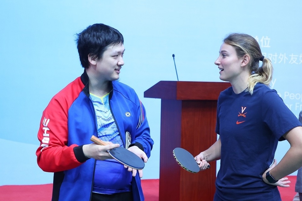 資訊有故事︱美國(guó)弗吉尼亞大學(xué)乒乓球代表團(tuán)訪(fǎng)華：重走乒乓路 一起向未來(lái)