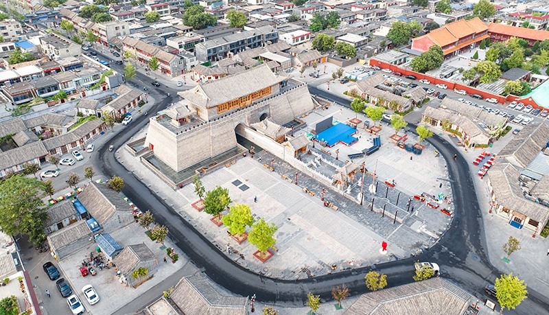 2022年9月8日，航拍河北正定古城陽(yáng)和樓與正定歷史文化街。