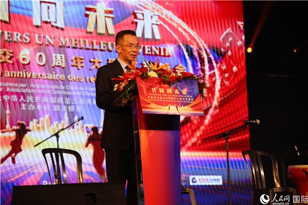 法國前總理拉法蘭出席晚會并致辭。 人民網(wǎng)記者 尚凱元 攝