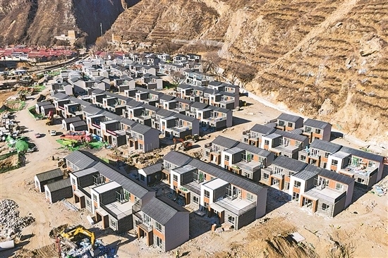 1月16日，門(mén)頭溝區(qū)齋堂鎮(zhèn)沿河口村，即將進(jìn)入內(nèi)部裝修環(huán)節(jié)的異地安置項(xiàng)目建設(shè)現(xiàn)場(chǎng)。