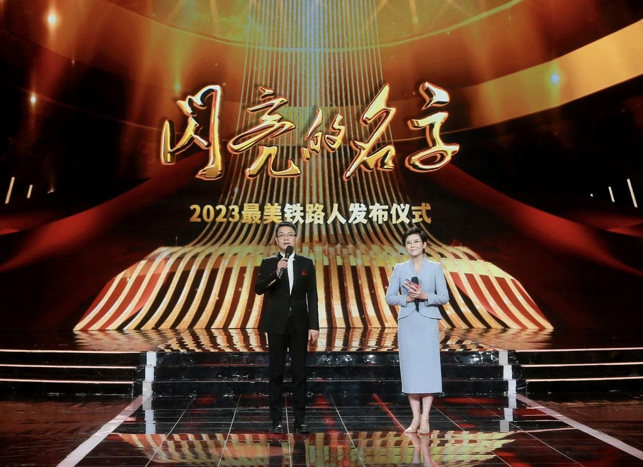 主持人:王筱磊 王 寧