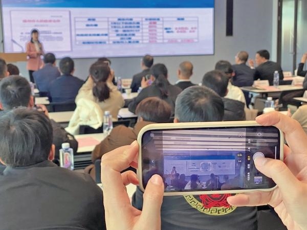 1月2日，“百團(tuán)千企出海拓市場(chǎng)增訂單”行動(dòng)啟動(dòng)。蔣文廣 攝