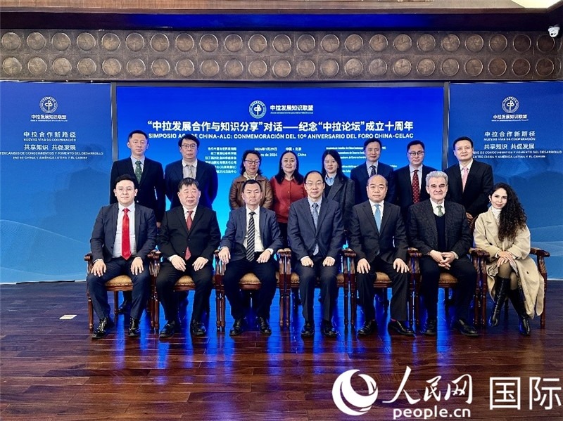 與會嘉賓合影留念。人民網(wǎng)記者 周雨攝