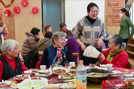 活動準備了抽獎環(huán)節(jié)。人民網(wǎng)記者 葉賓得攝