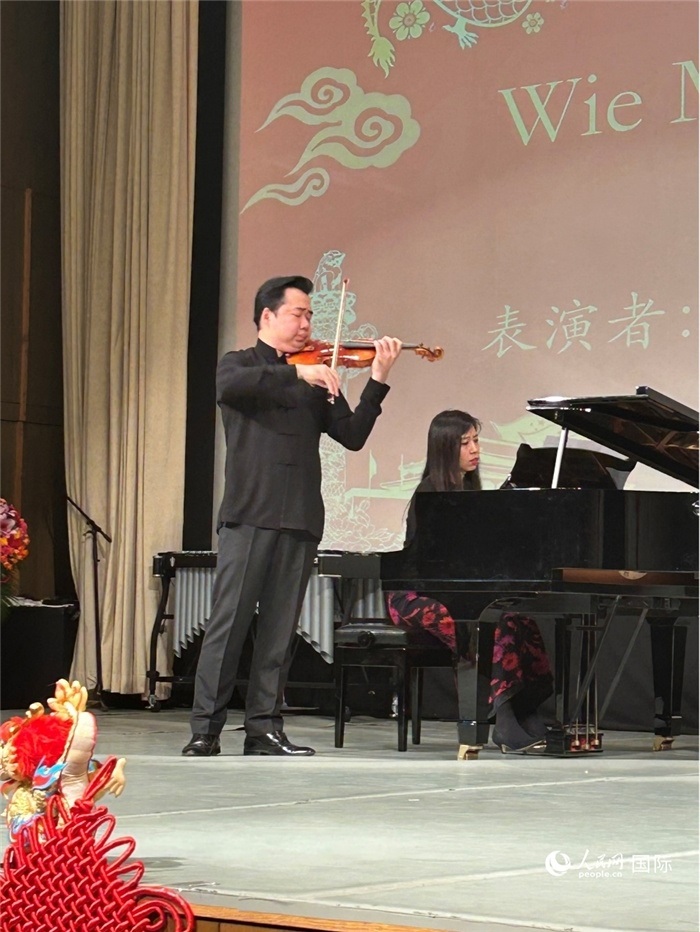 小提琴獨(dú)奏《Wie Melodien zieht es mir》《新春樂(lè)》，表演者：寧峰、韓卉菁（鋼琴伴奏）