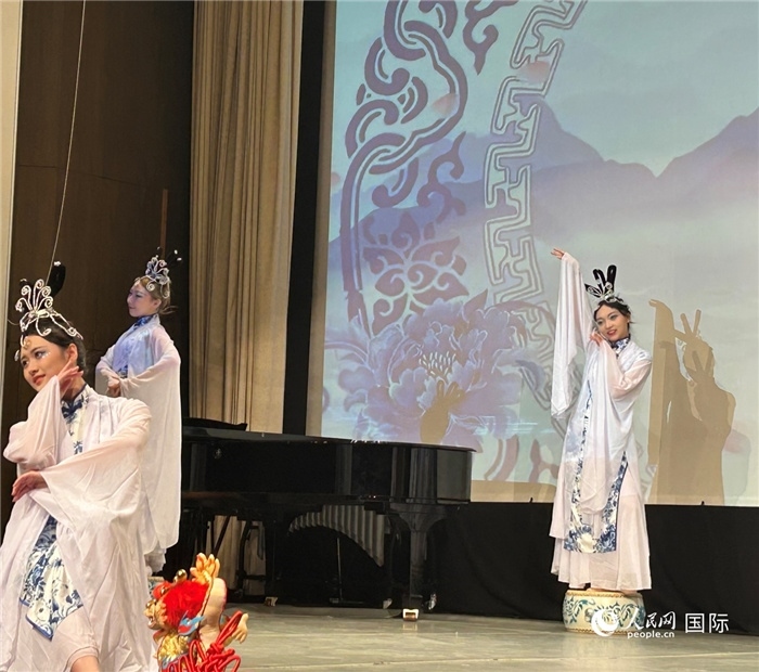 舞蹈《青花瓷》，表演者：德國(guó)中歐文化藝術(shù)交流協(xié)會(huì)