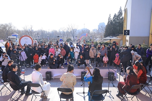 中國音樂學(xué)院“國樂快閃”演出。學(xué)校供圖