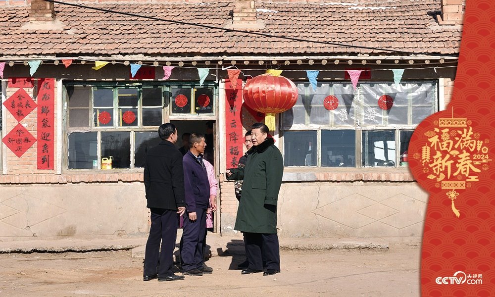 2017年1月24日，習(xí)近平總書記在河北省張家口市張北縣小二臺鎮(zhèn)德勝村村民徐學(xué)海家中看望。