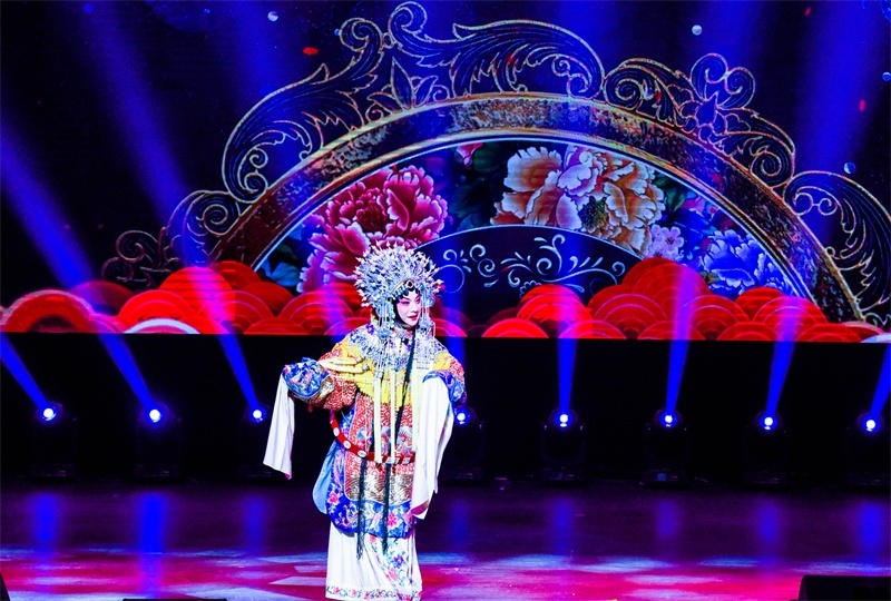 京劇梅派傳人胡文閣帶來(lái)《貴妃醉酒》。趙 靖攝