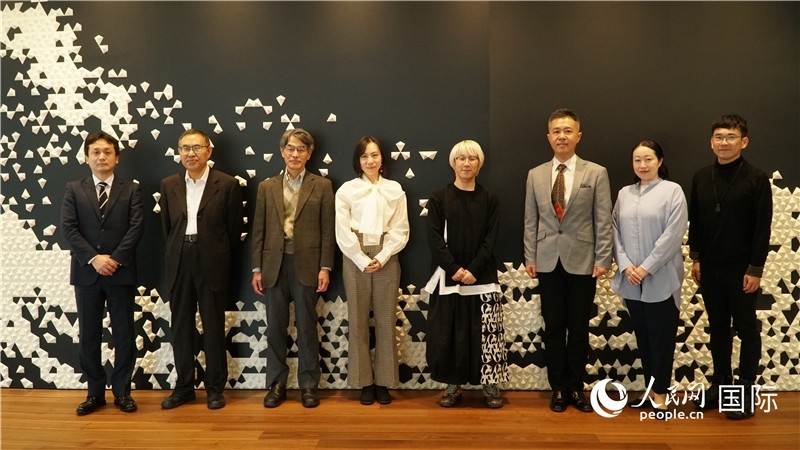 主辦方與嘉賓合影。人民網(wǎng) 蔣曉辰攝