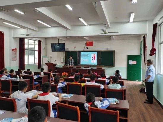 安全知識宣傳進(jìn)校園。將樂縣農(nóng)業(yè)農(nóng)村局供圖