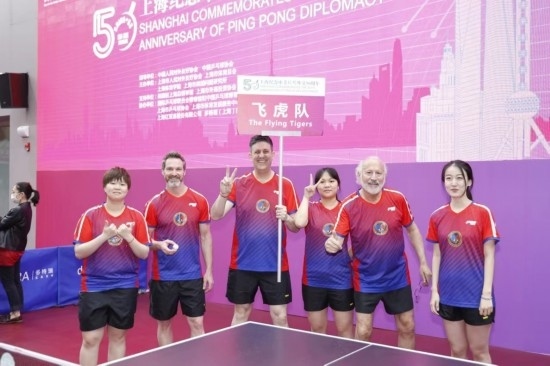 2021年，歐君廷（左三）參加上海紀(jì)念中美乒乓外交50周年活動(dòng)
