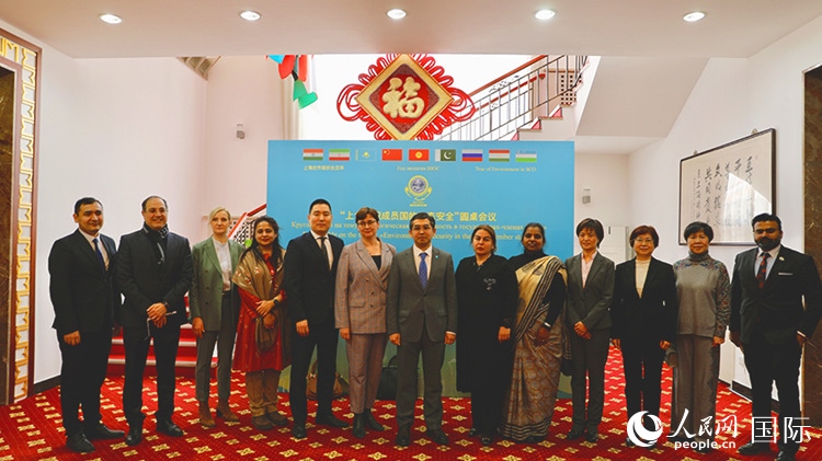 2月26日，“上海合作組織成員國生態(tài)安全”圓桌會議在北京舉行。 人民網(wǎng) 阿爾達(dá)克攝