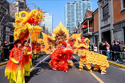 2024年2月10日，上海張園舉辦舞龍舞獅活動(dòng)，為市民和游客獻(xiàn)上一場(chǎng)視覺盛宴。