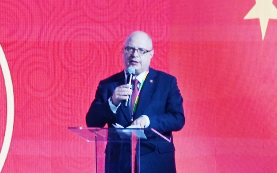 俄羅斯國家杜馬資產(chǎn)、土地和財(cái)產(chǎn)關(guān)系委員會(huì)主席兼俄中議員友好小組主席加夫里洛夫致辭。主辦方供圖 