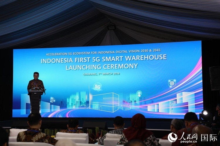 華為印尼CEO郭海龍在揭幕儀式發(fā)表講話。人民網(wǎng)記者 曹師韻攝