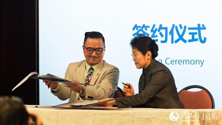 山東省圖書(shū)館與舊金山公共圖書(shū)館簽署合作協(xié)議。