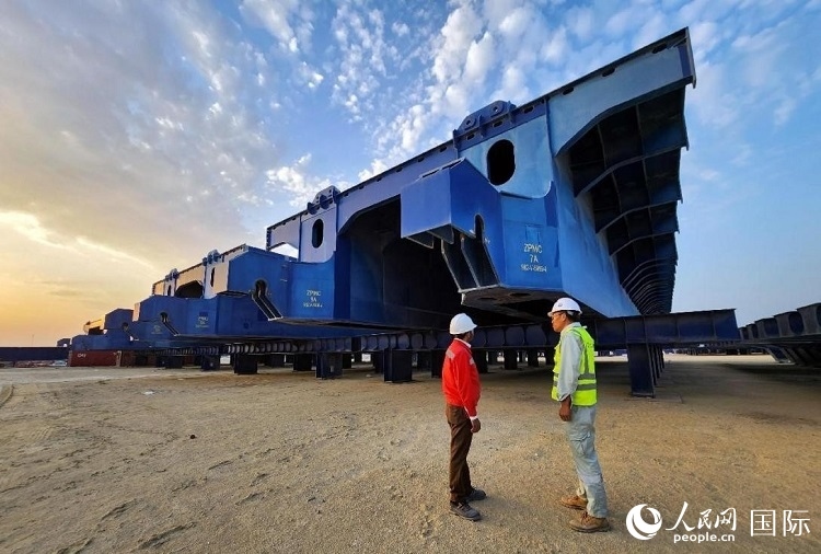 全球最大升船機(jī)平臺(tái)。人民網(wǎng)記者管克江攝