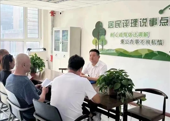 村（居）民評理說事點調(diào)解矛盾糾紛。遼寧省司法廳供圖