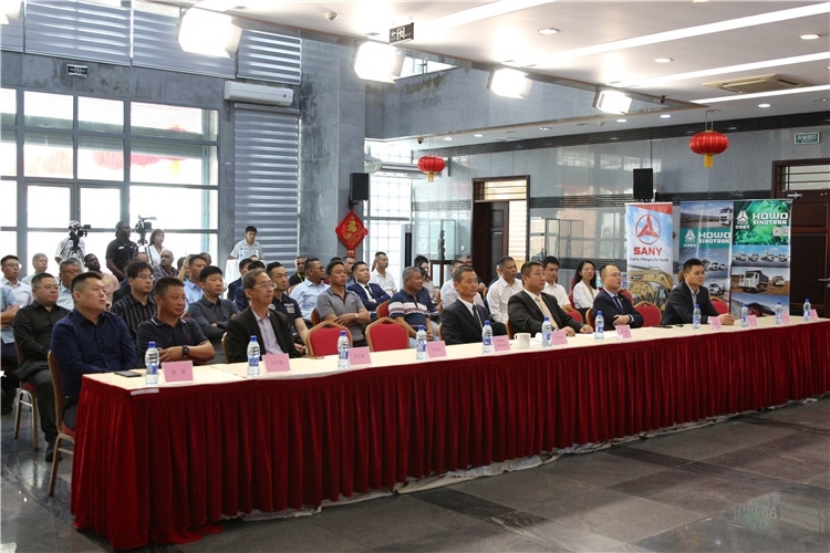 當?shù)貢r間3月26日下午，中國品牌重型機械、載重車輛宣傳推介會在中國駐蘇里南大使館舉行。圖為宣介會現(xiàn)場。中國駐蘇里南大使館供圖