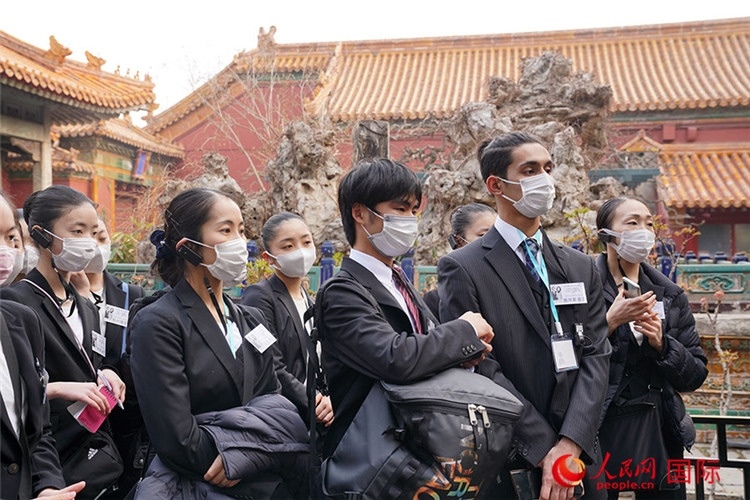 松山芭蕾舞團青年代表團在故宮參觀。人民網(wǎng)記者 張麗婭攝