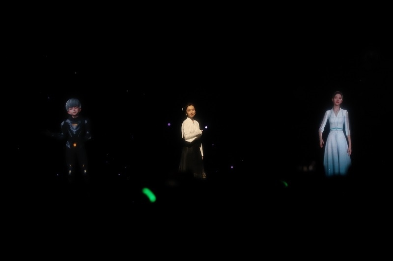 開場(chǎng)節(jié)目表演《彩云之南》。圖片來源：人民視頻