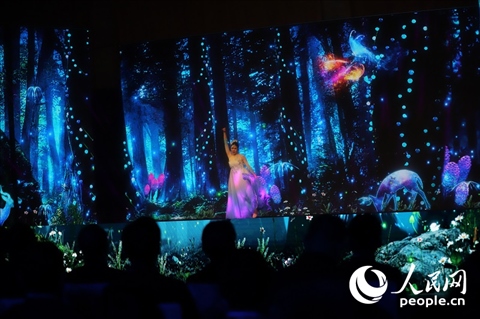 原創(chuàng)舞蹈《萬物有靈》。人民網(wǎng)記者 李發(fā)興攝